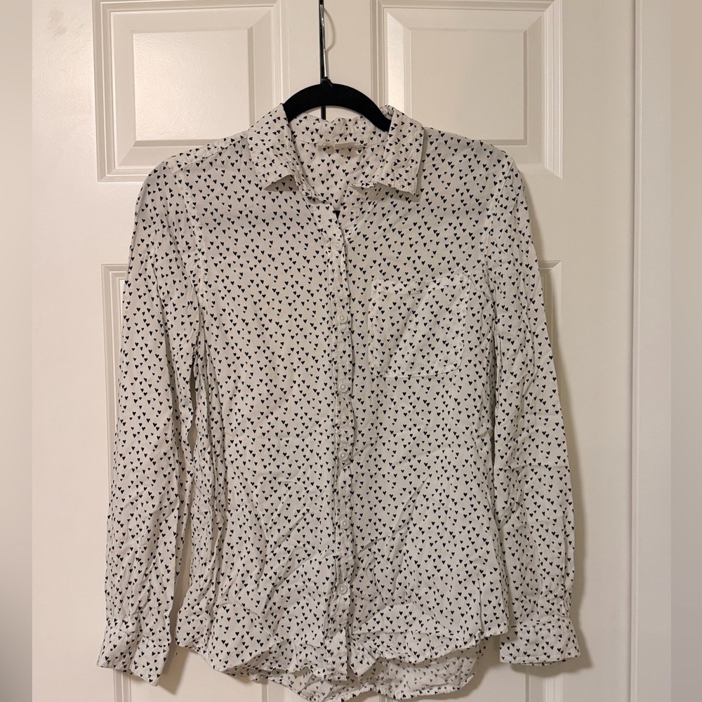 Beachlunchlounge White Shirt with Black Heart Design